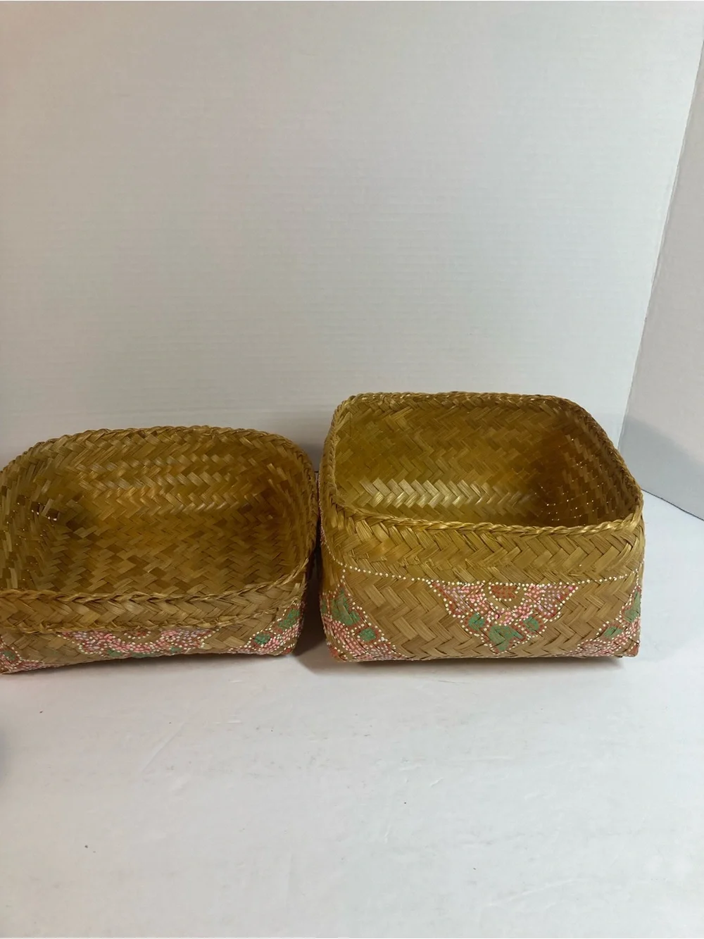 Thai Artisan Handwoven Natural Reed Basket w/Lid Pink,Green Red & White Accents